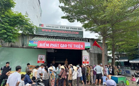 Quảng Cáo Phan Gia Trao Quà Cho Bà Con Nghèo Mùa Vu Lan 2025