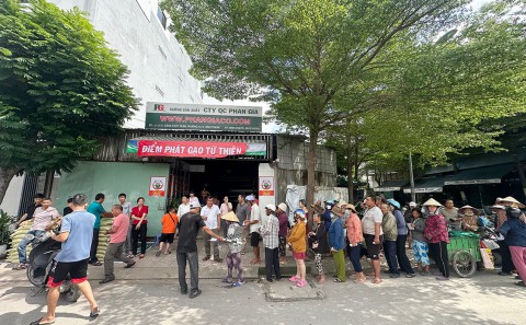 Quảng Cáo Phan Gia Trao Quà Cho Bà Con Nghèo Mùa Vu Lan 2026